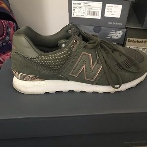 New balance shoes
